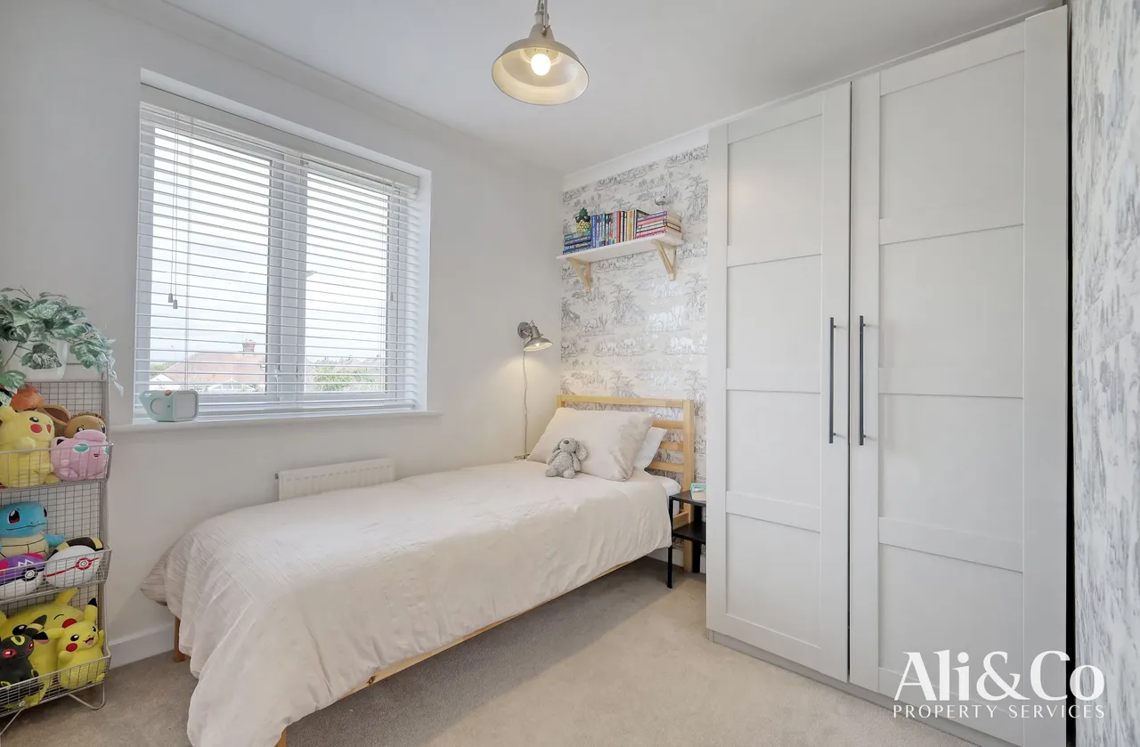 Woodside Close, Grays, Essex, RM16 2DN, photo 17