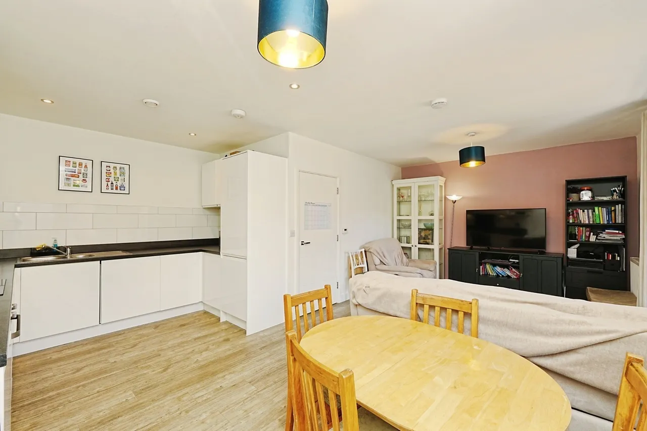 2 bed flat for sale, Apple Yard, London, SE20