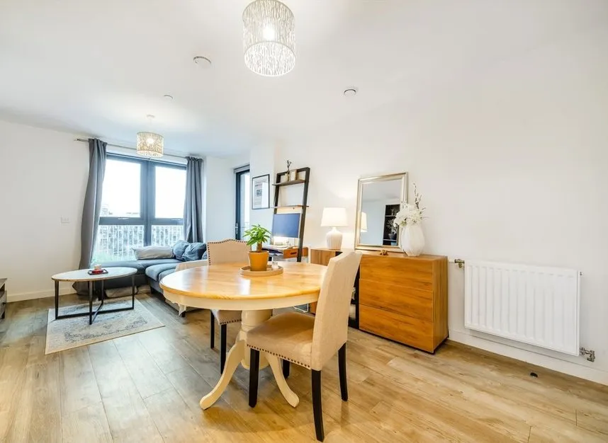 Lakeside Drive, Ealing, NW10, photo 3