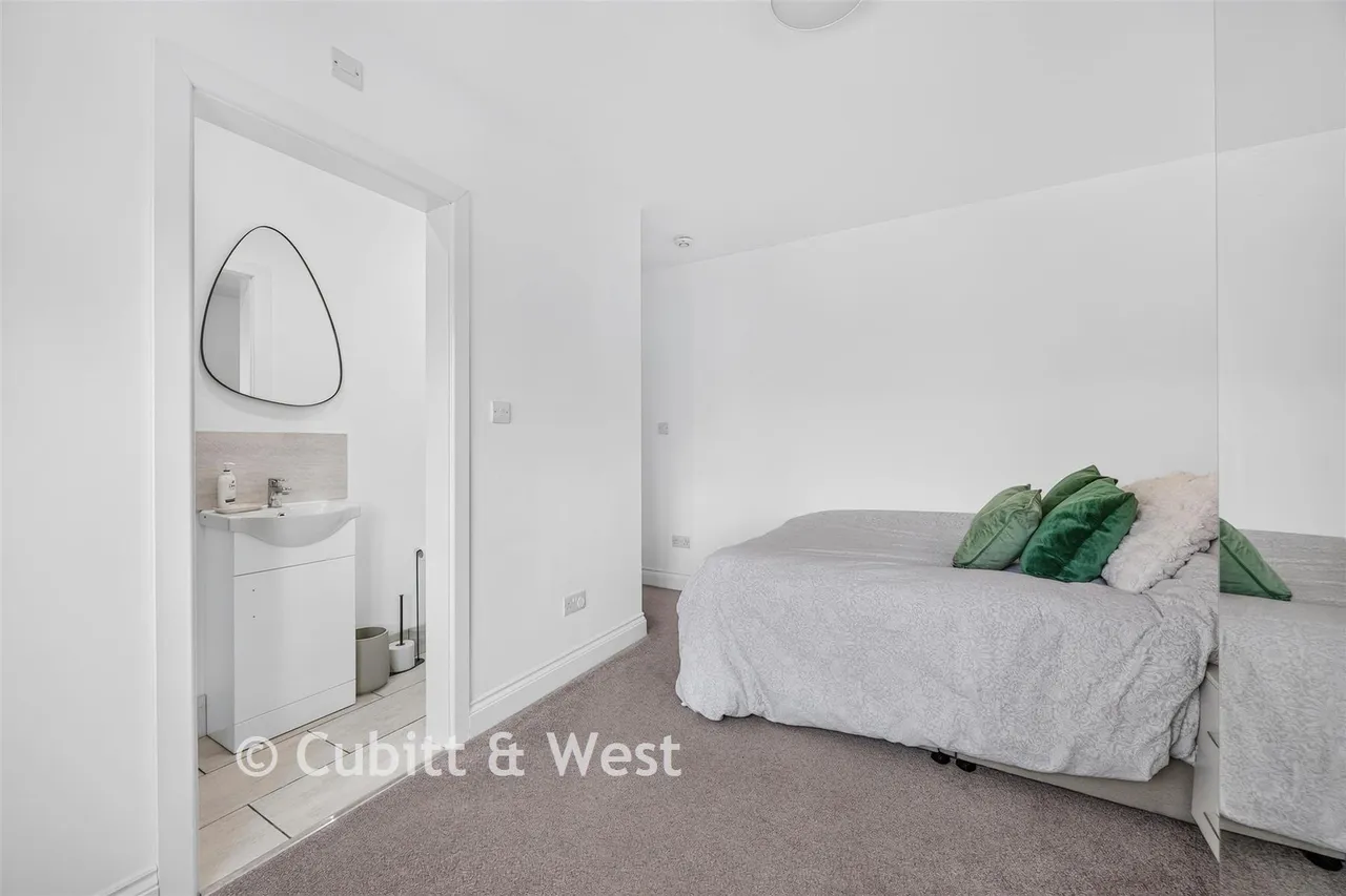 Overbury Crescent, New Addington, CR0, photo 5