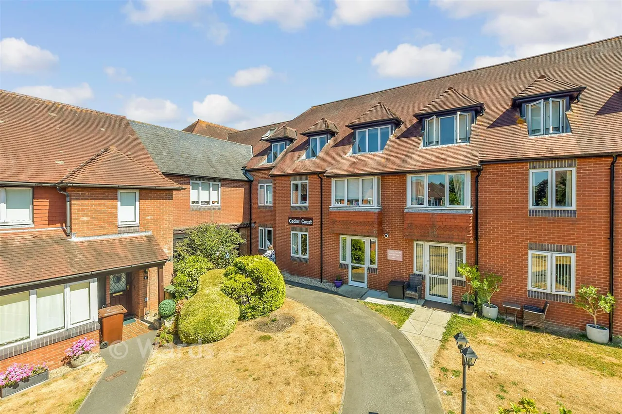 2 bed flat for sale, Woodbury Lane, Tenterden, TN30