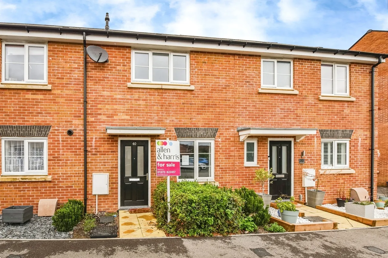 2 bed house for sale — Amazon Way, Westbury
