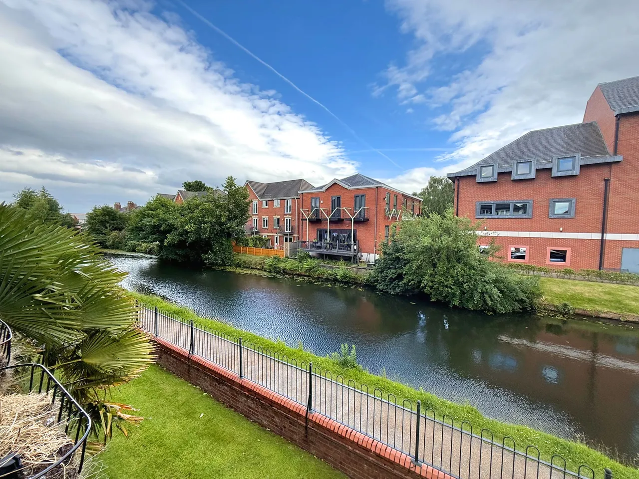 Waterside, Sale, photo 18