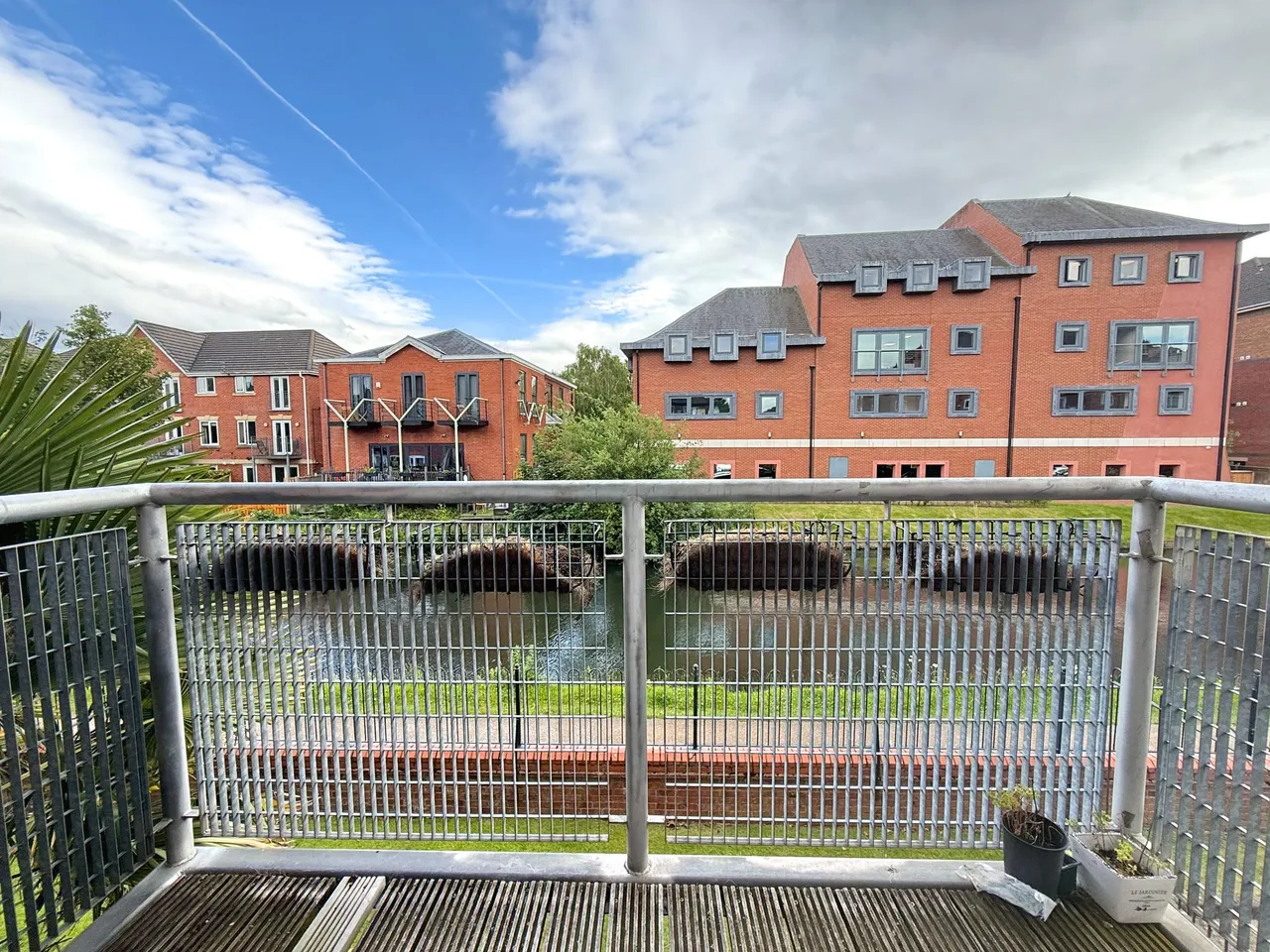 Waterside, Sale, photo 17