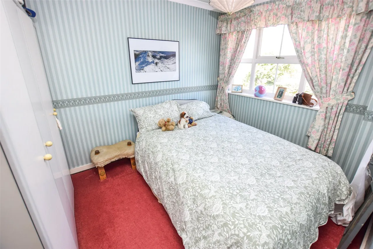 Thirlmere Close, Farnborough, Hampshire, GU14 0LG, photo 9