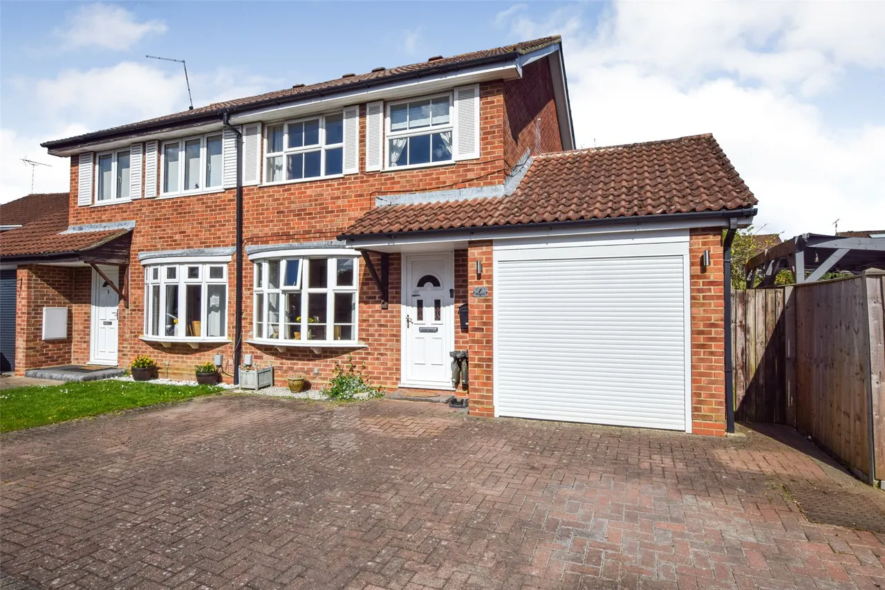3 bed house for sale — Thirlmere Close, Farnborough, Hampshire, GU14 0LG