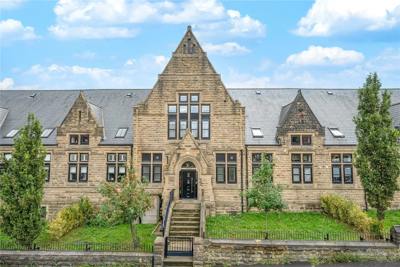 2 bed flat for sale, Peel Street, Morley, LS27