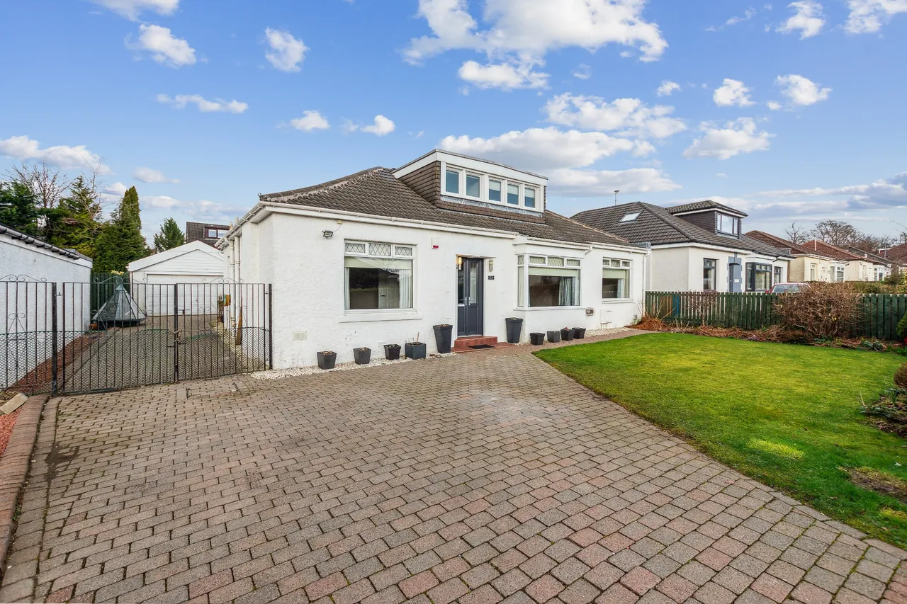 4 bed house to rent, West Chapelton Drive, Bearsden, G61