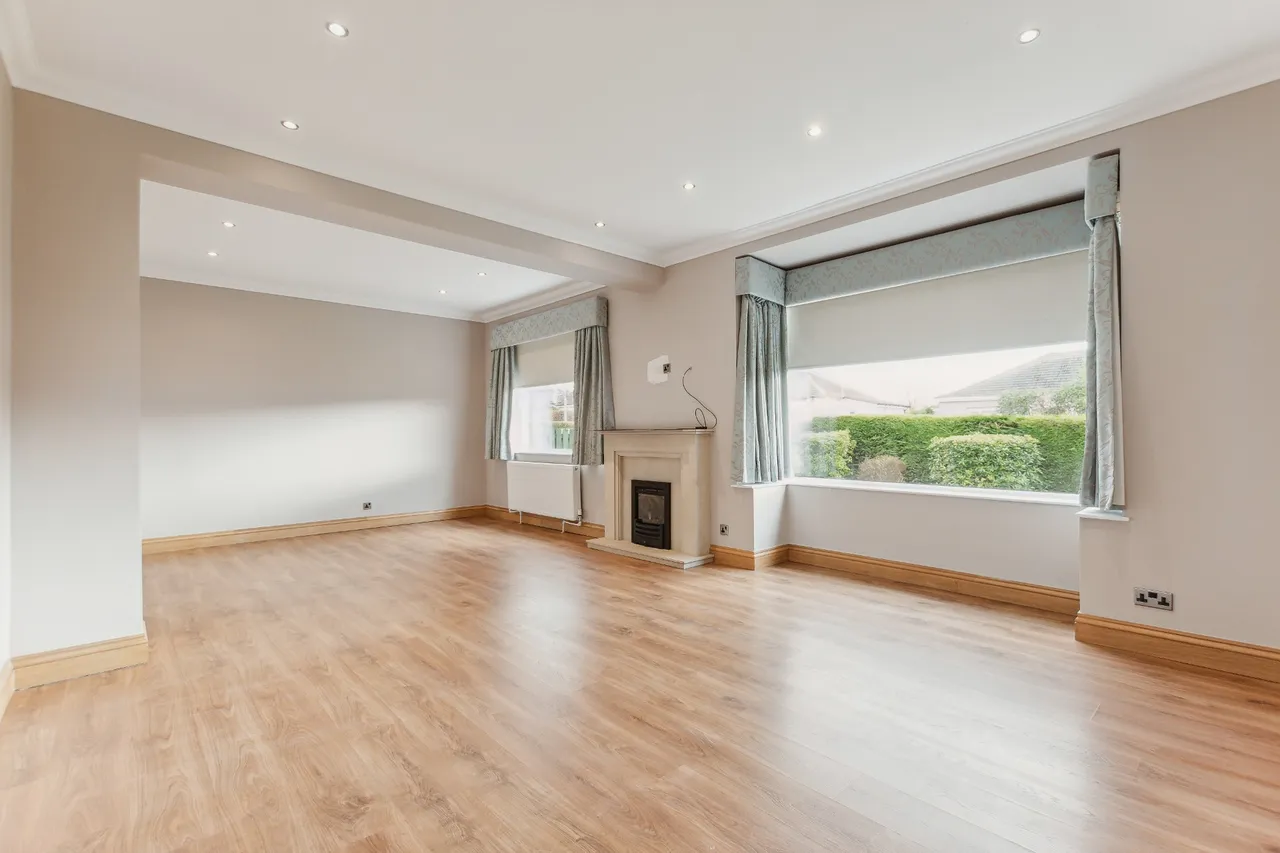 West Chapelton Drive, Bearsden, G61, photo 2