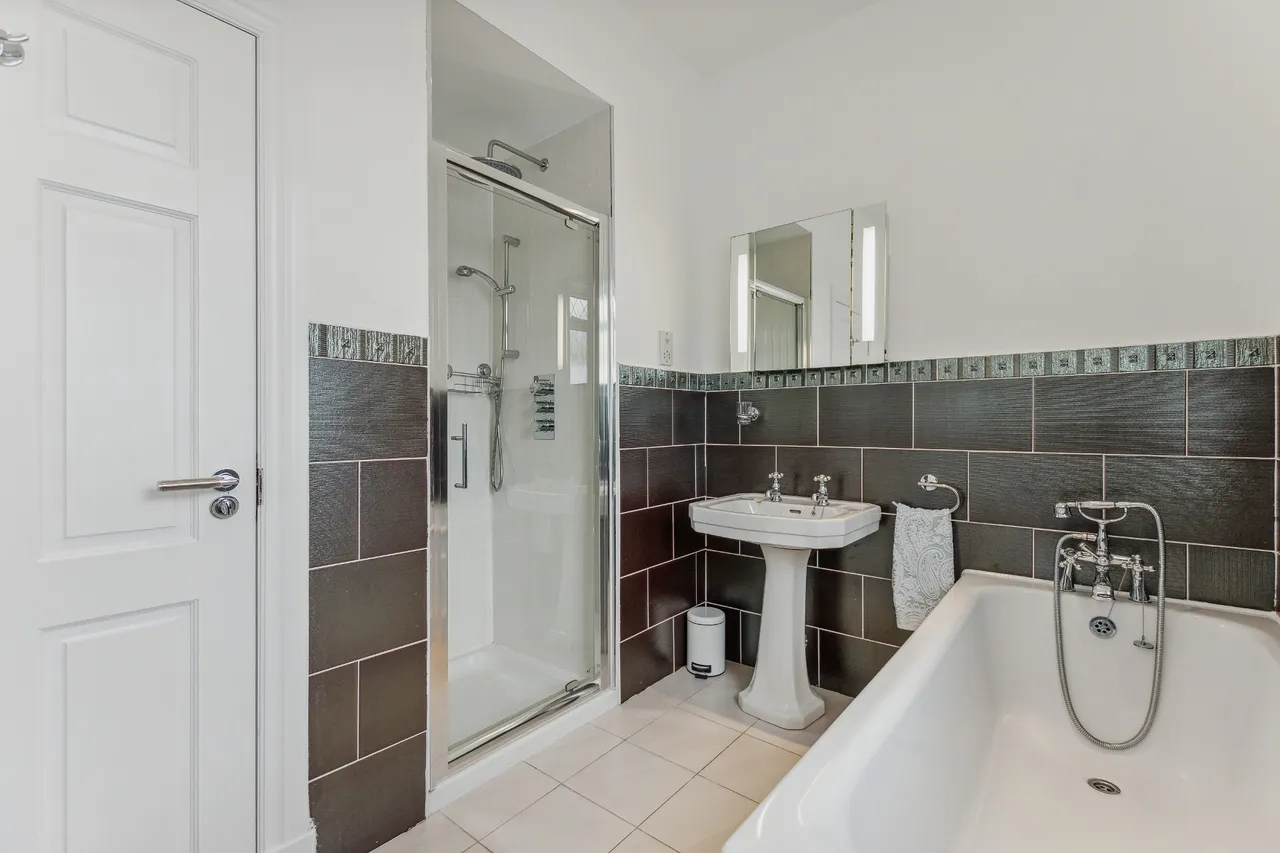 West Chapelton Drive, Bearsden, G61, photo 22