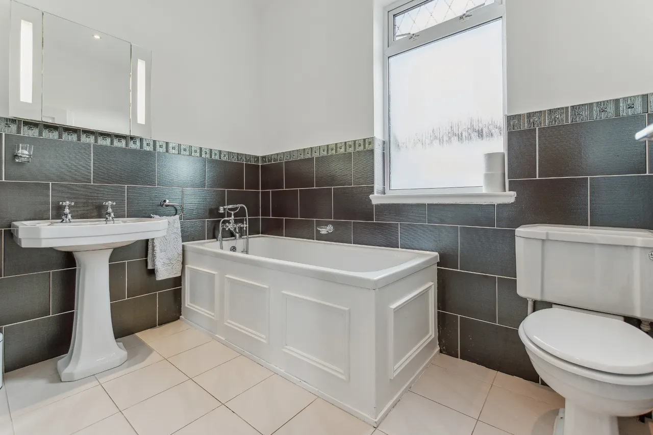West Chapelton Drive, Bearsden, G61, photo 21