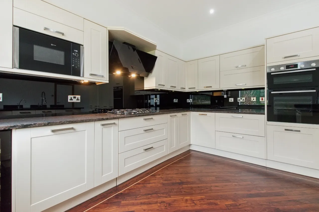 West Chapelton Drive, Bearsden, G61, photo 17
