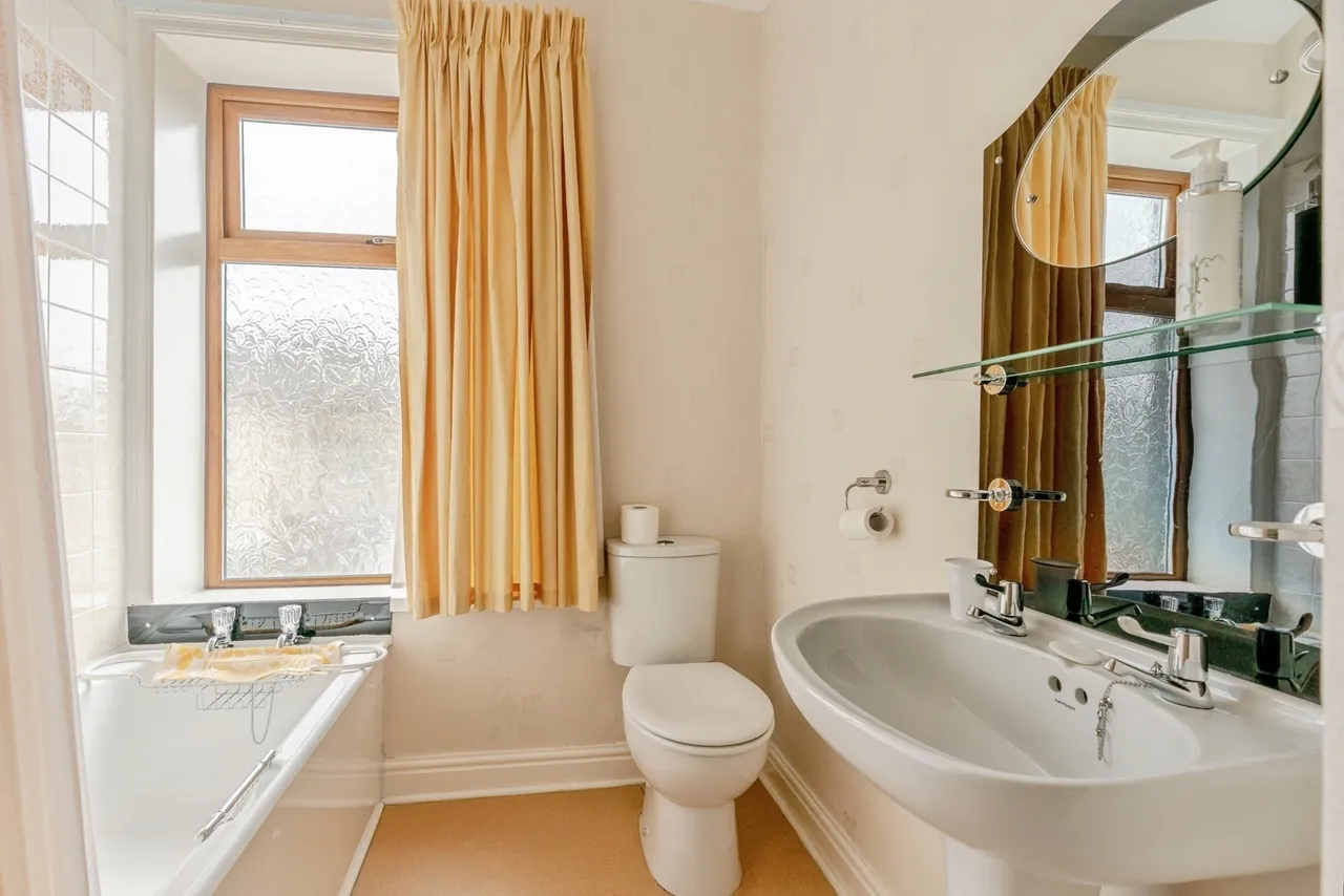 Atkinson Street, Briercliffe, Burnley, Lancashire, BB10, photo 4