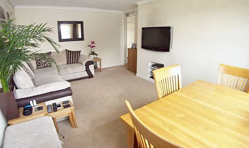 Cyclamen Way, Epsom, KT19, photo 5