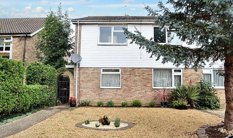 2 bed flat for sale — Cyclamen Way, Epsom, KT19