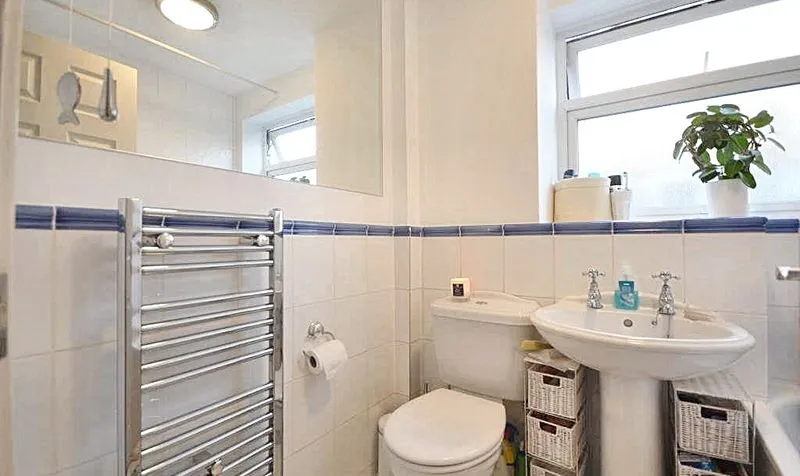 Cyclamen Way, Epsom, KT19, photo 8