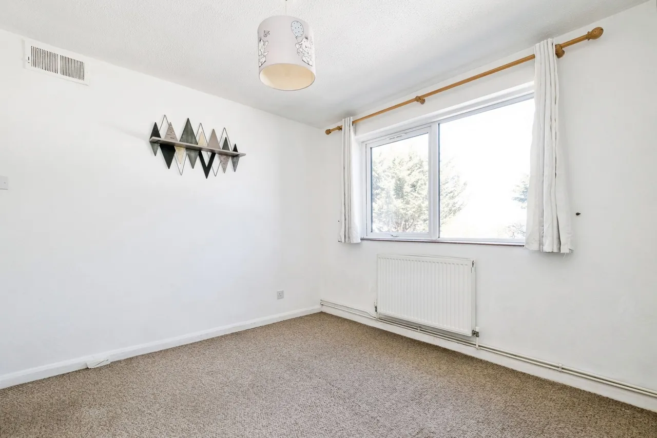 Chaplaincy Gardens, Hornchurch, RM11, photo 9