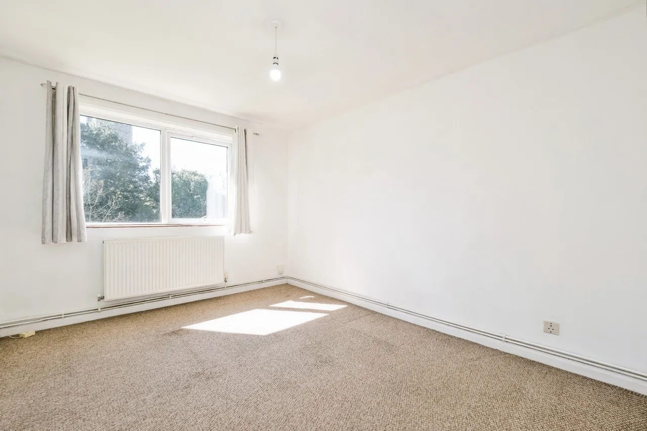 Chaplaincy Gardens, Hornchurch, RM11, photo 6