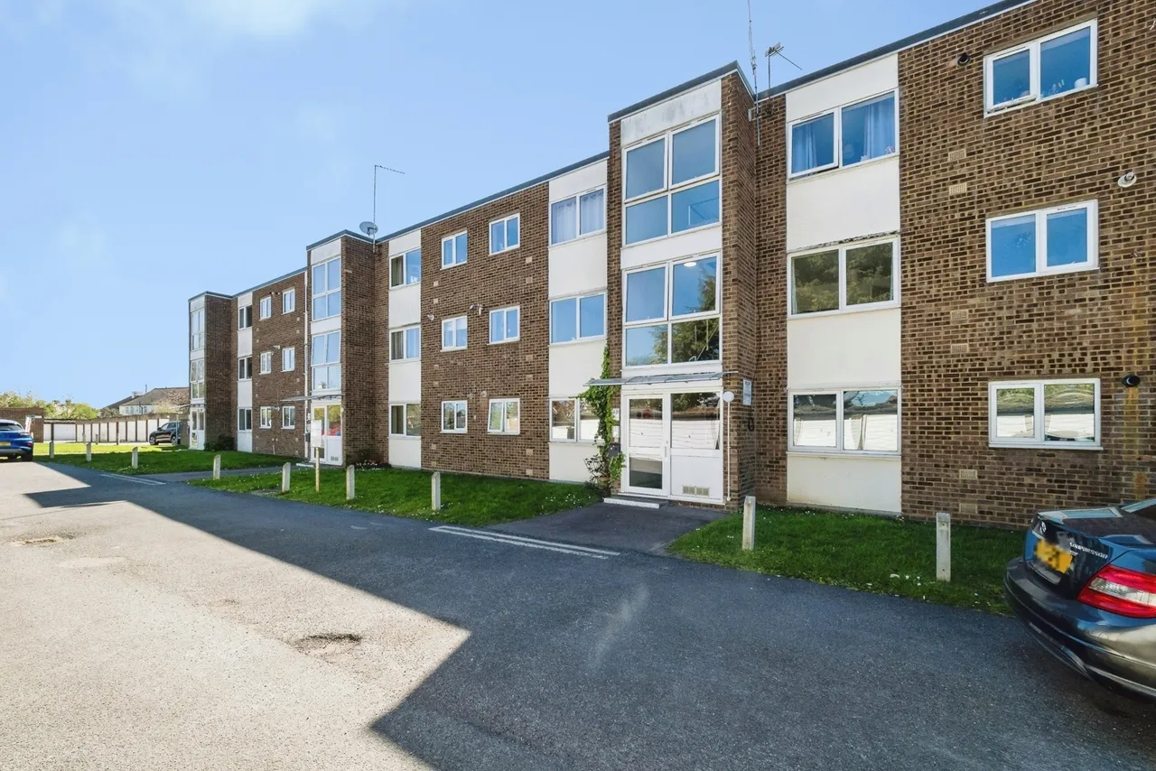 Chaplaincy Gardens, Hornchurch, RM11, photo 2