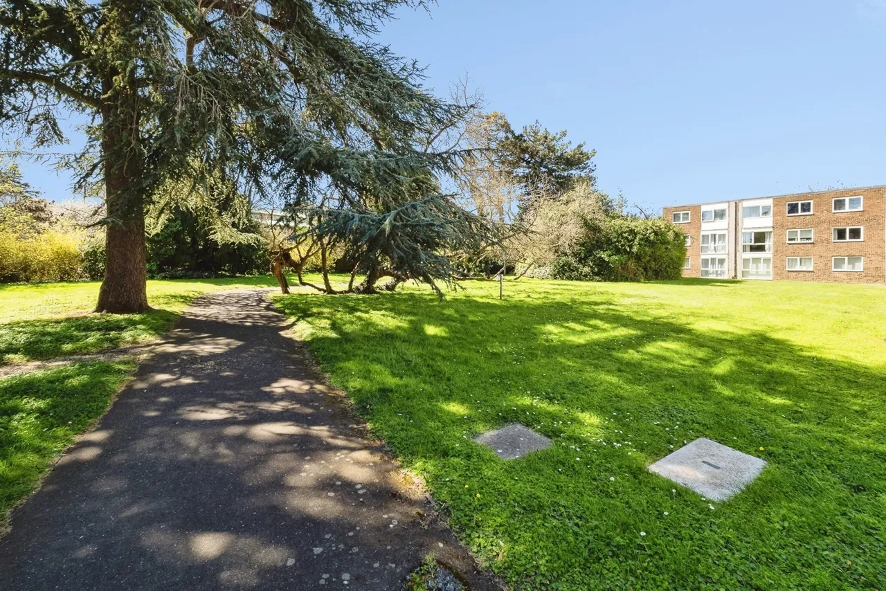 Chaplaincy Gardens, Hornchurch, RM11, photo 4