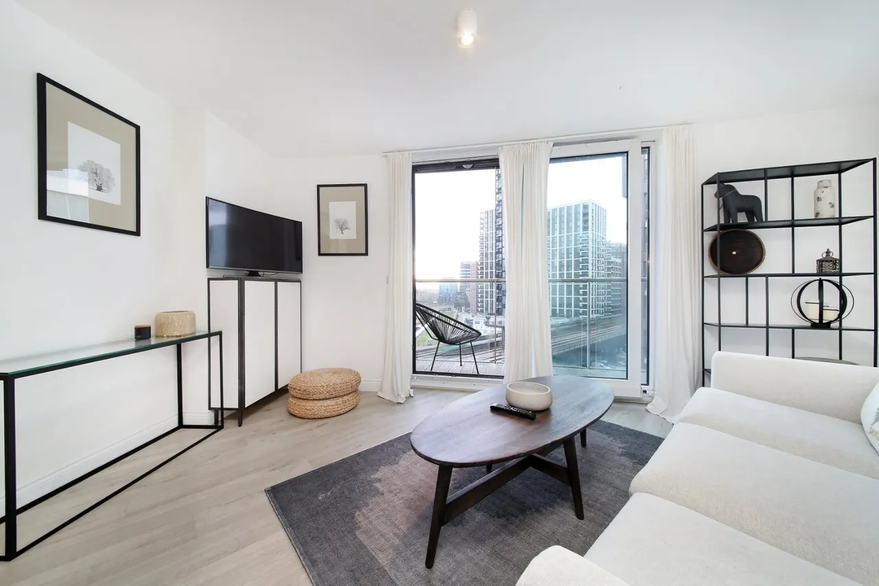 2 bed flat for sale, Queenstown Road, London, SW11