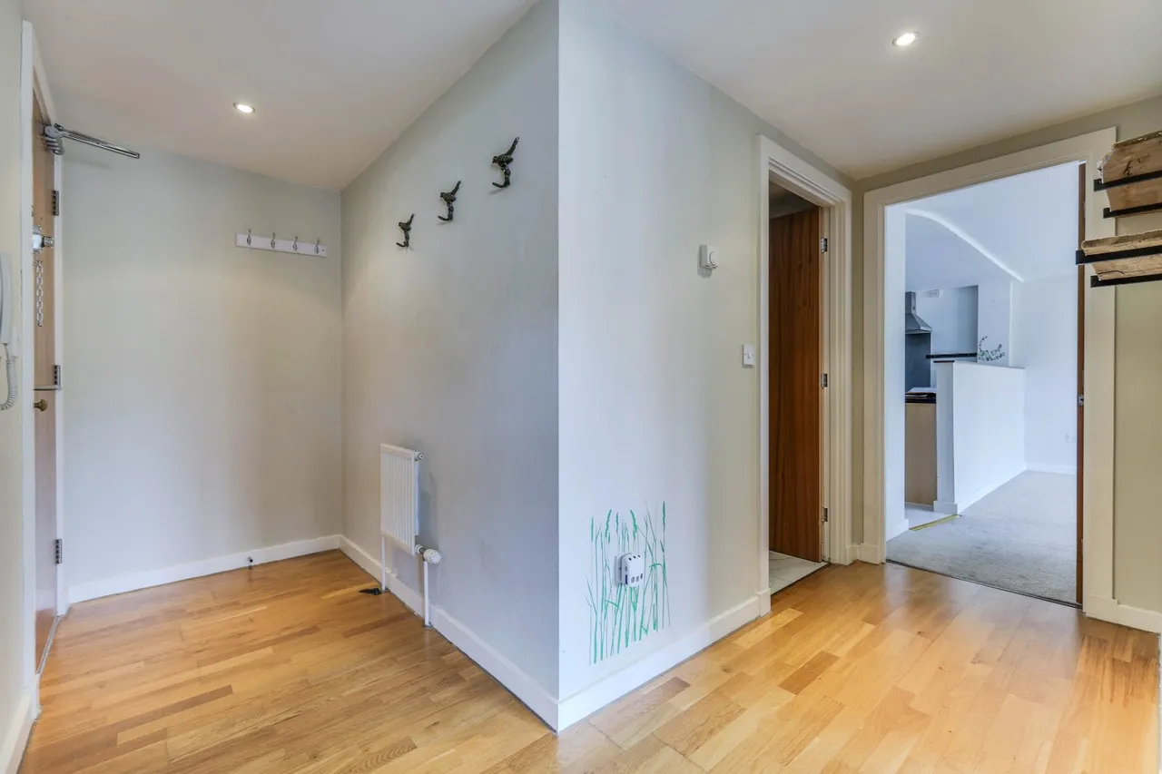 Broadgate Lane, Horsforth, LS18, photo 13