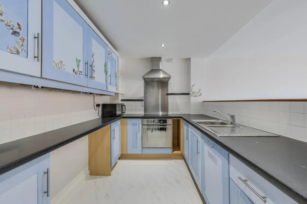 Broadgate Lane, Horsforth, LS18, photo 5