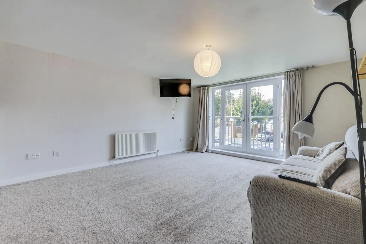 Broadgate Lane, Horsforth, LS18, photo 2