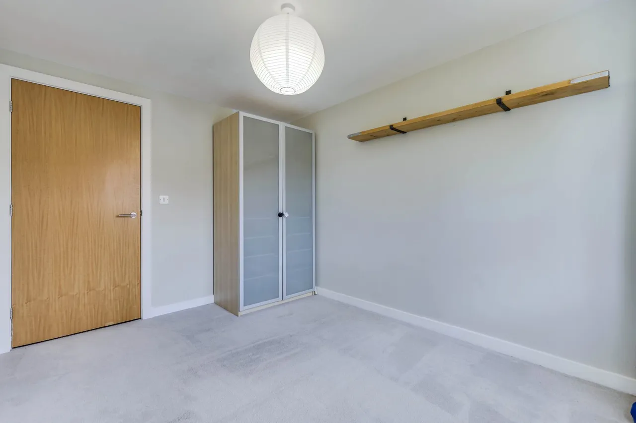 Broadgate Lane, Horsforth, LS18, photo 11