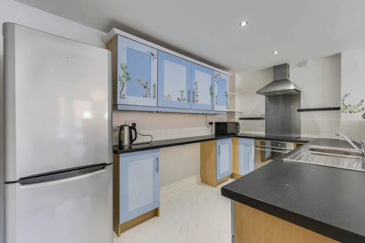 Broadgate Lane, Horsforth, LS18, photo 6