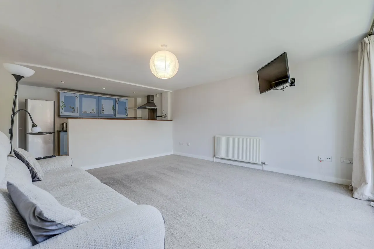 Broadgate Lane, Horsforth, LS18, photo 3