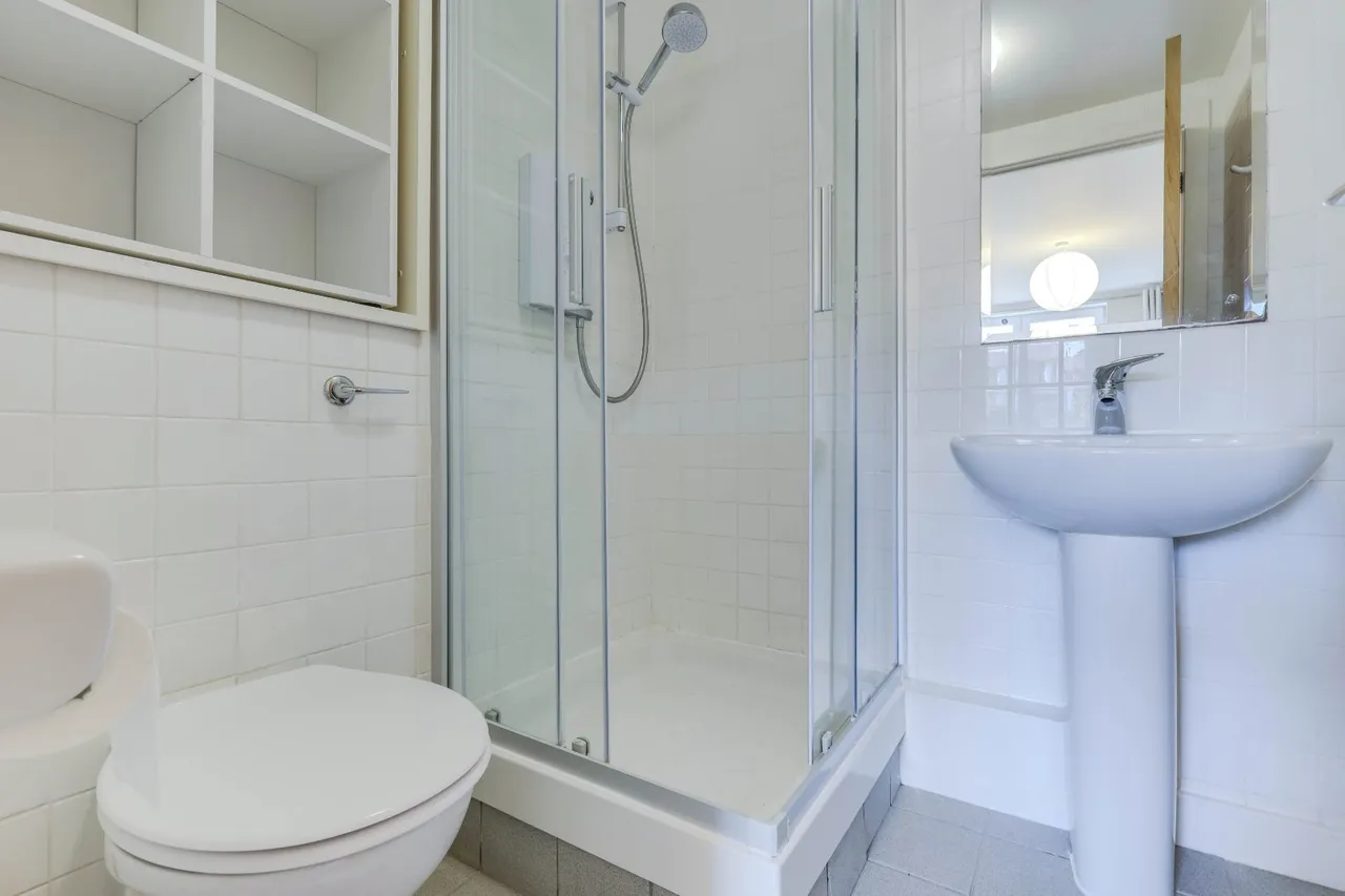 Broadgate Lane, Horsforth, LS18, photo 9