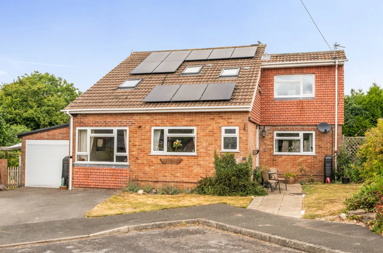 4 bed house for sale, Spring Way, Alresford, SO24