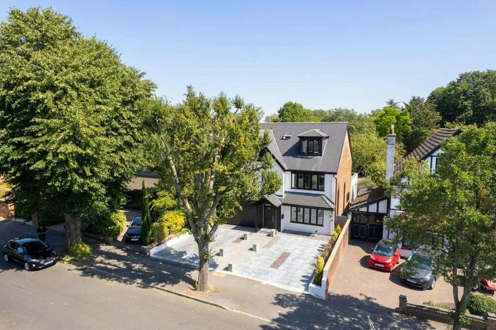 Malford Grove, London, E18, photo 14