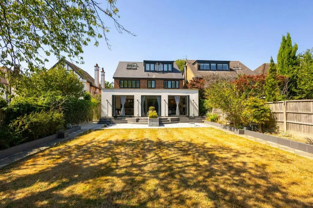 Malford Grove, London, E18, photo 12