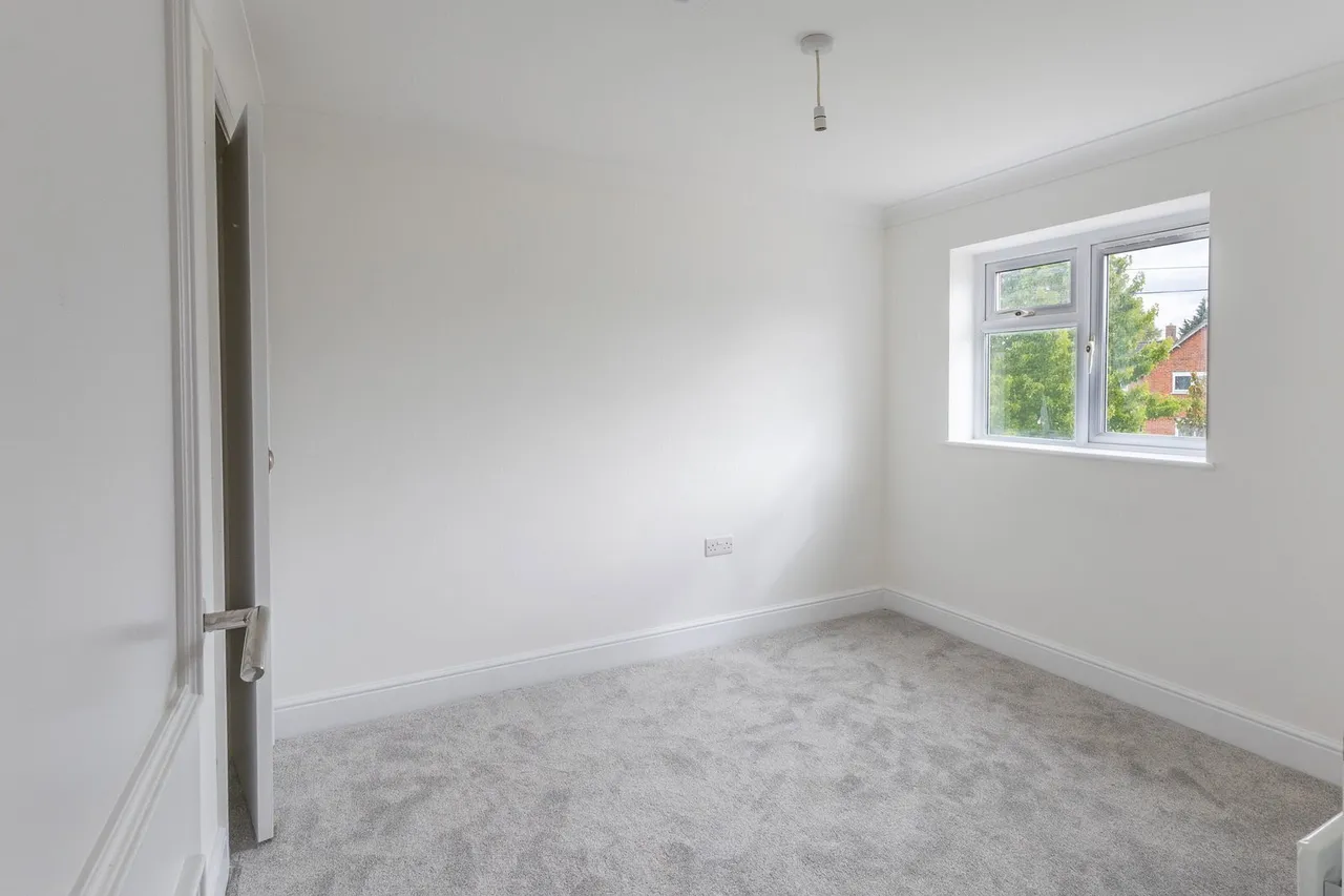 Sundridge Road, Woking, GU22, photo 13