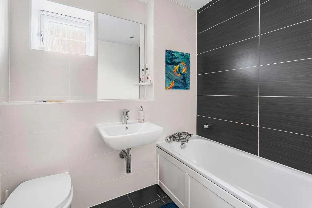 Mortimer Crescent, Kings Park, AL3, photo 24