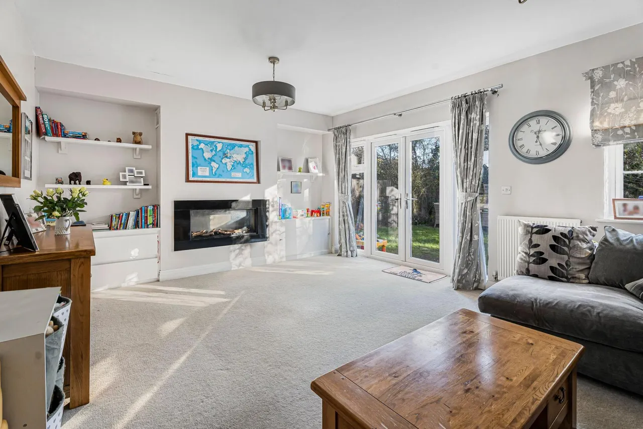 Mortimer Crescent, Kings Park, AL3, photo 5
