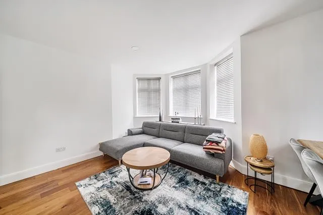 Finchley Lane, Hendon, NW4, photo 2