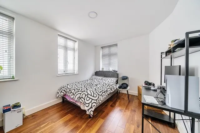 Finchley Lane, Hendon, NW4, photo 4