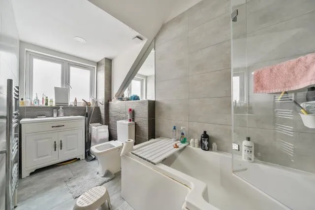 Finchley Lane, Hendon, NW4, photo 13