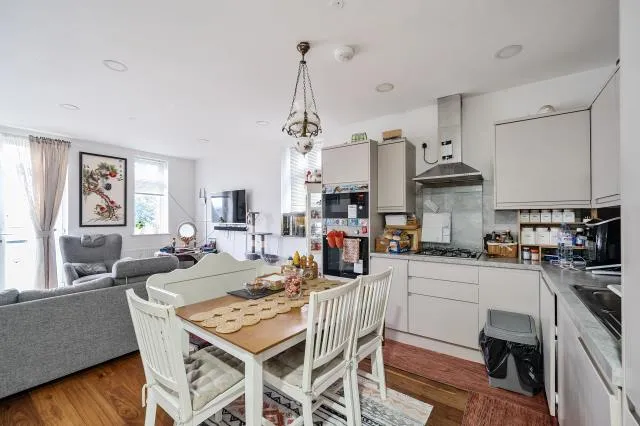 Finchley Lane, Hendon, NW4, photo 7