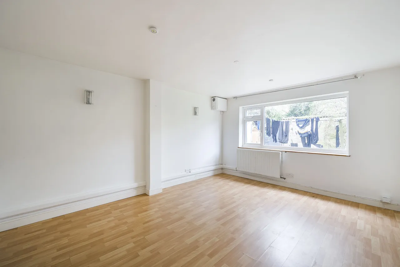 8 Davmor Court, Boston Manor Road, Brentford, photo 2