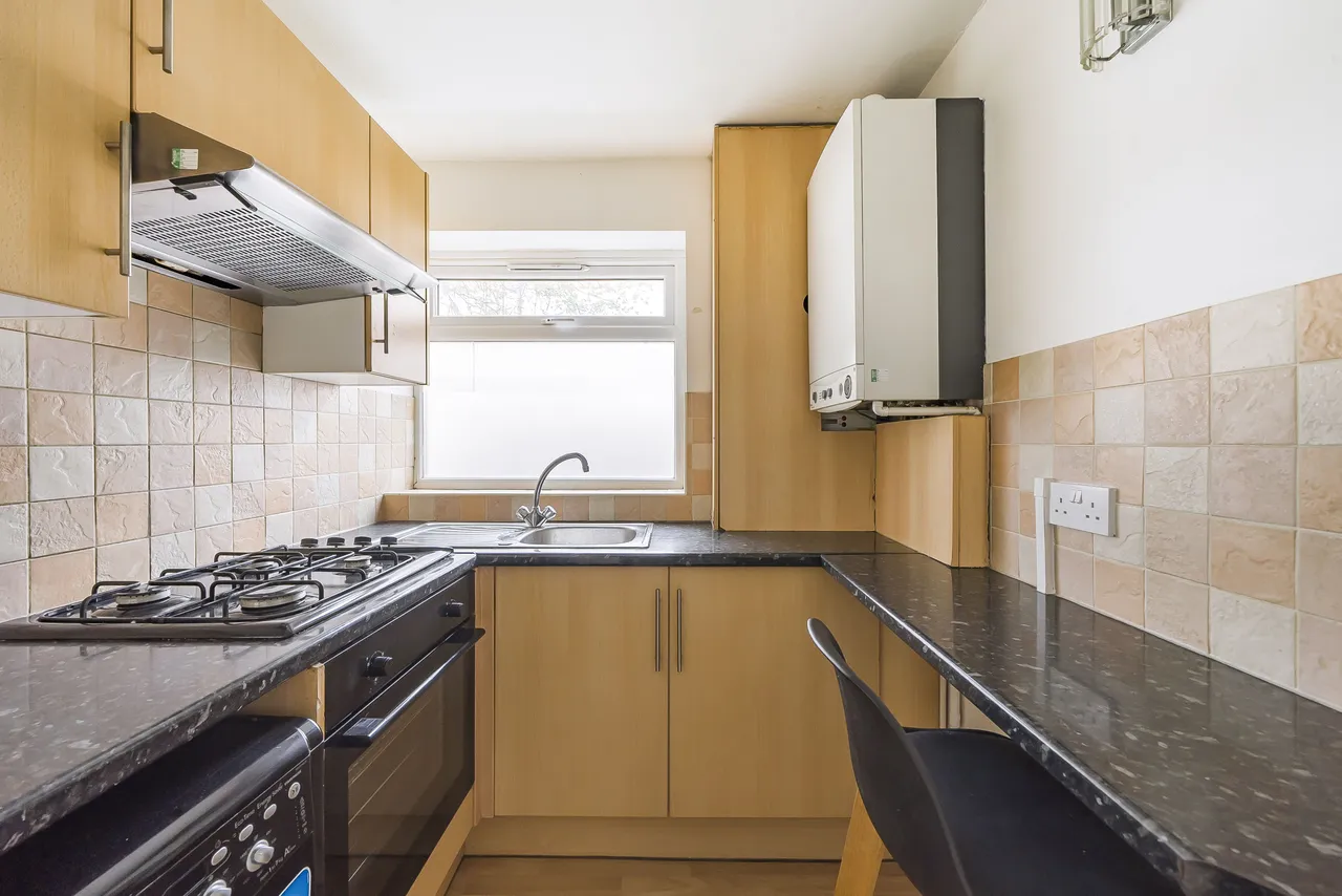 8 Davmor Court, Boston Manor Road, Brentford, photo 4