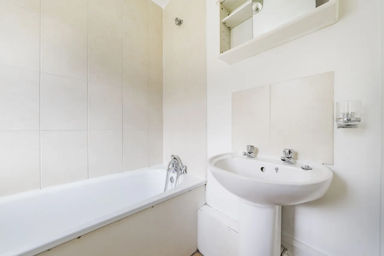 8 Davmor Court, Boston Manor Road, Brentford, photo 7
