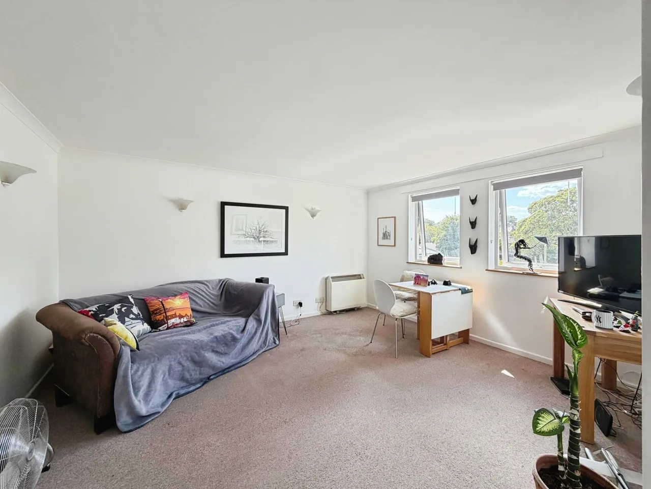 Grosvenor Road, Aldershot, Hampshire, GU11 3DW, photo 2