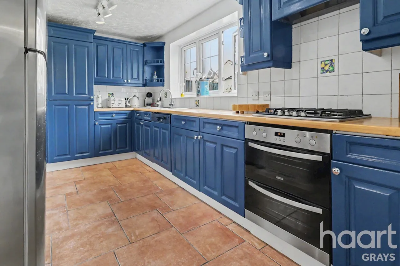 Saffron Road, Chafford Hundred, RM16, photo 5