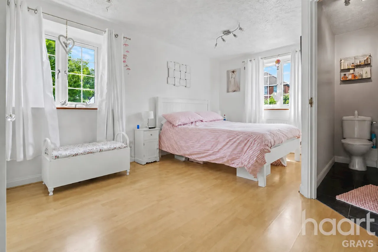Saffron Road, Chafford Hundred, RM16, photo 6