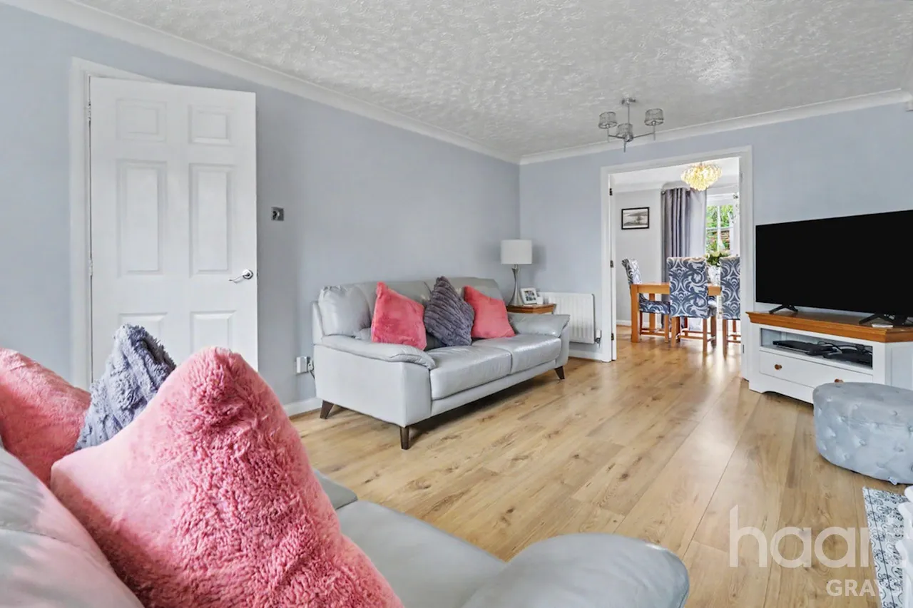 Saffron Road, Chafford Hundred, RM16, photo 19