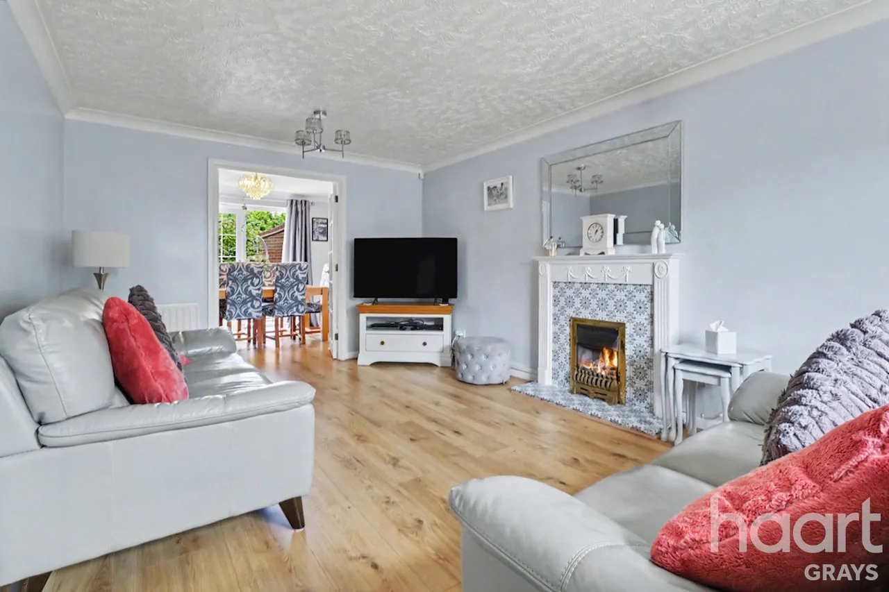 Saffron Road, Chafford Hundred, RM16, photo 4